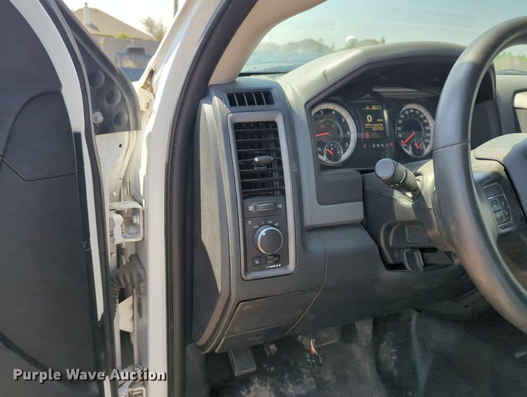 image for item KB9403 2018 Dodge Ram 3500HD  Crew Cab flatbed pickup truck