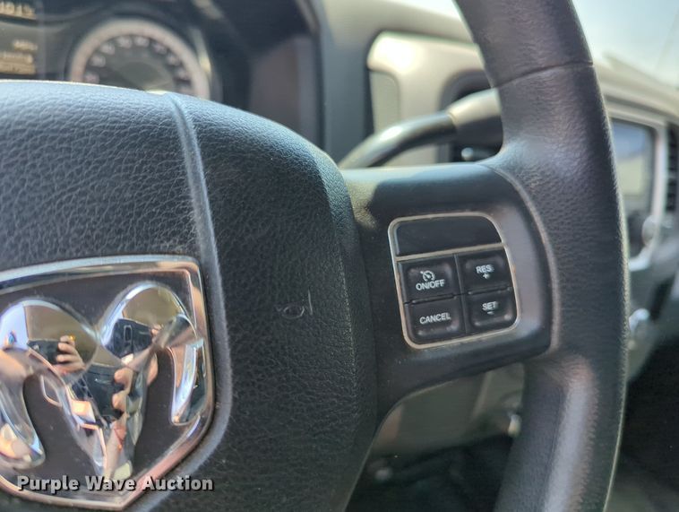 image for item KB9403 2018 Dodge Ram 3500HD  Crew Cab flatbed pickup truck