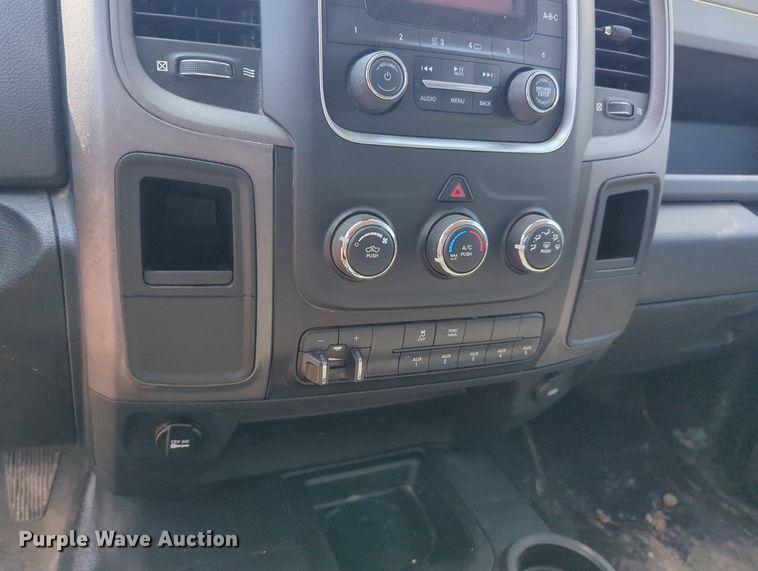 image for item KB9403 2018 Dodge Ram 3500HD  Crew Cab flatbed pickup truck