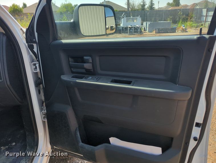 image for item KB9403 2018 Dodge Ram 3500HD  Crew Cab flatbed pickup truck