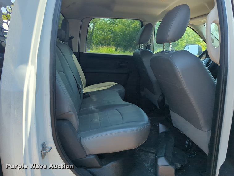 image for item KB9403 2018 Dodge Ram 3500HD  Crew Cab flatbed pickup truck