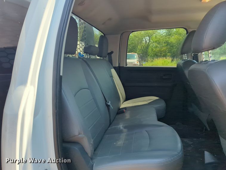 image for item KB9403 2018 Dodge Ram 3500HD  Crew Cab flatbed pickup truck