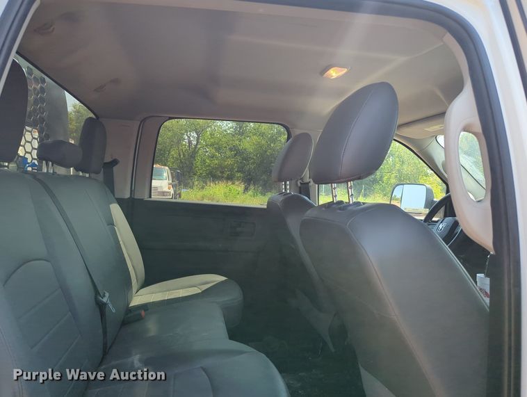 image for item KB9403 2018 Dodge Ram 3500HD  Crew Cab flatbed pickup truck