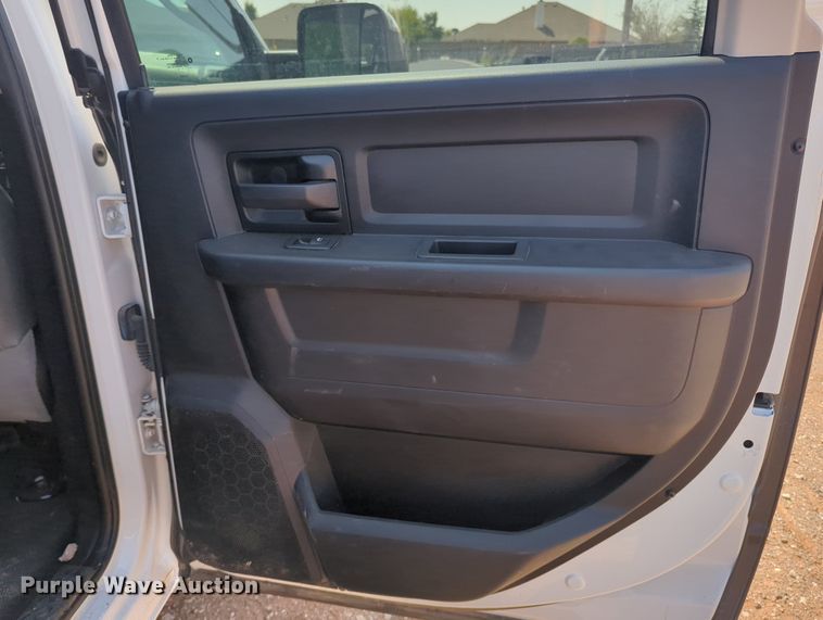 image for item KB9403 2018 Dodge Ram 3500HD  Crew Cab flatbed pickup truck