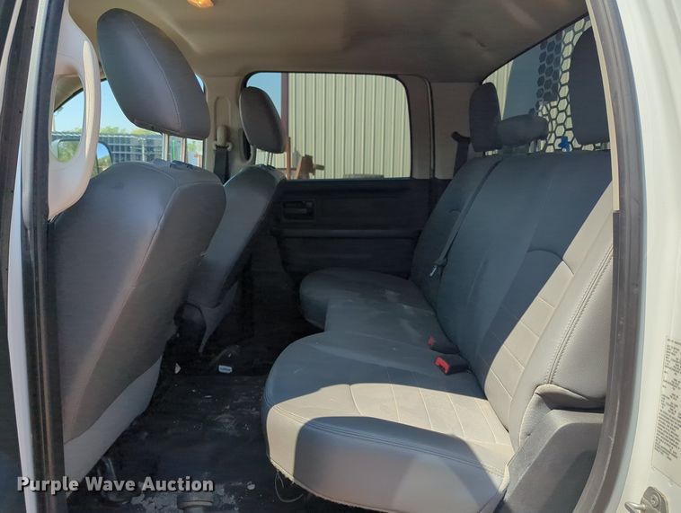 image for item KB9403 2018 Dodge Ram 3500HD  Crew Cab flatbed pickup truck