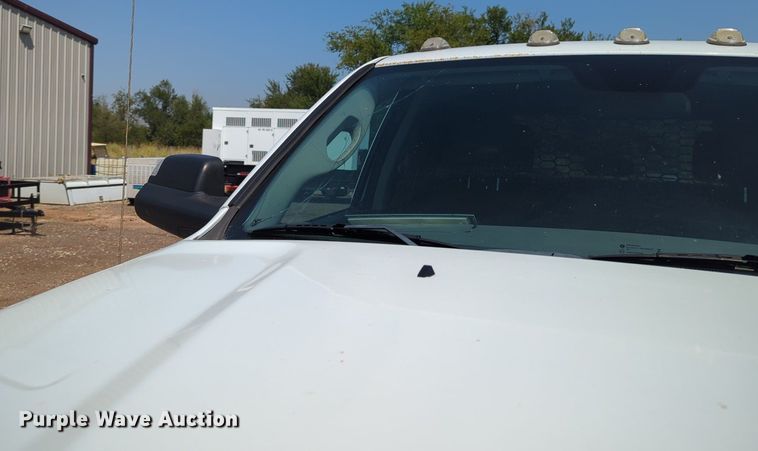 image for item KB9403 2018 Dodge Ram 3500HD  Crew Cab flatbed pickup truck