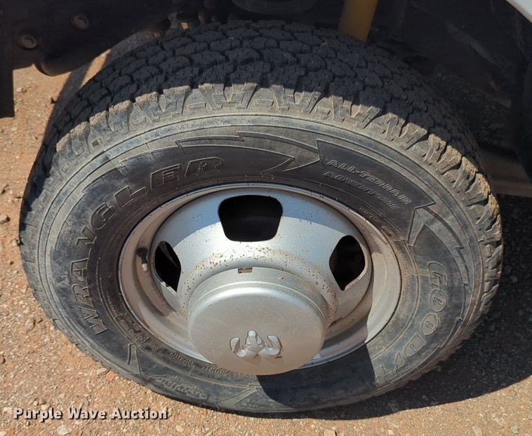 image for item KB9403 2018 Dodge Ram 3500HD  Crew Cab flatbed pickup truck