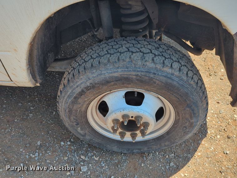 image for item KB9403 2018 Dodge Ram 3500HD  Crew Cab flatbed pickup truck