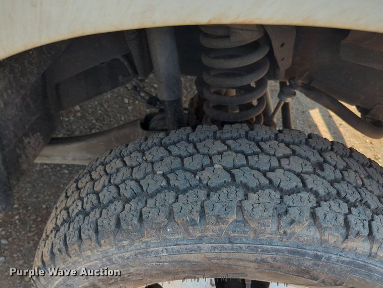 image for item KB9403 2018 Dodge Ram 3500HD  Crew Cab flatbed pickup truck