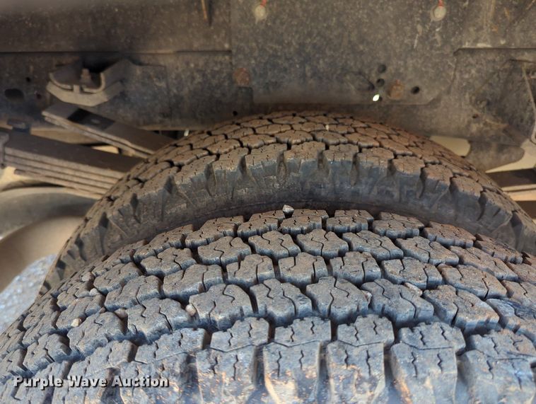 image for item KB9403 2018 Dodge Ram 3500HD  Crew Cab flatbed pickup truck