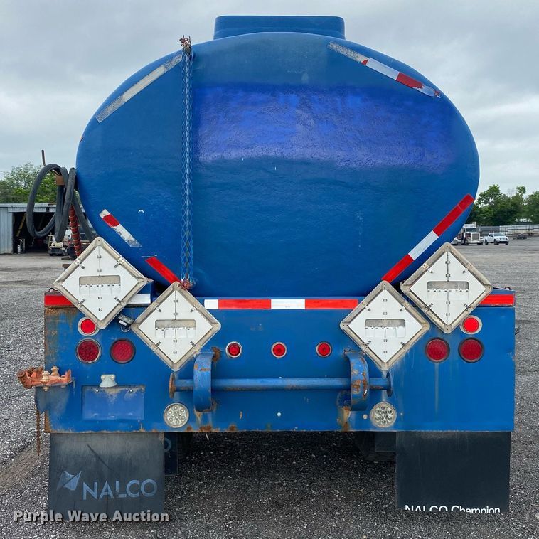 image for item KB9432 2013 Peterbilt PB337  fuel truck