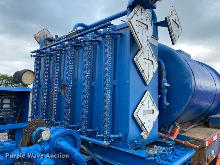 image for item KB9432 2013 Peterbilt PB337  fuel truck