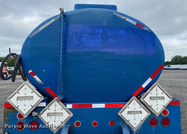 image for item KB9432 2013 Peterbilt PB337  fuel truck