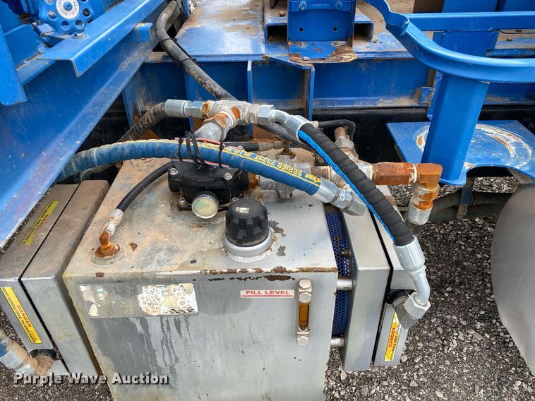 image for item KB9432 2013 Peterbilt PB337  fuel truck