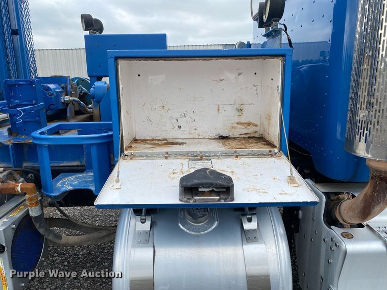 image for item KB9432 2013 Peterbilt PB337  fuel truck