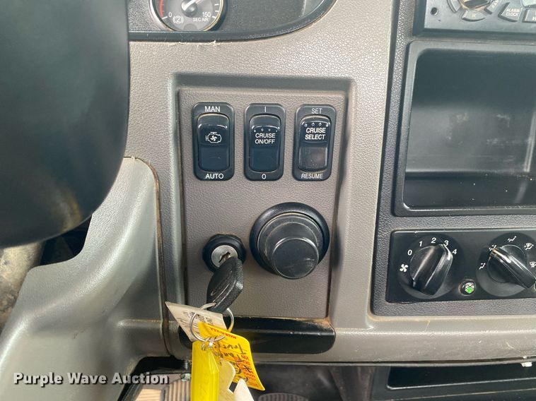 image for item KB9432 2013 Peterbilt PB337  fuel truck