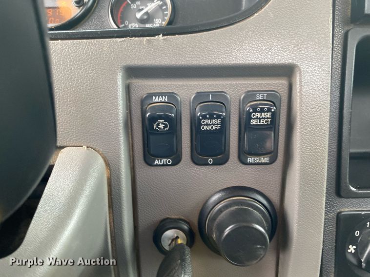 image for item KB9432 2013 Peterbilt PB337  fuel truck