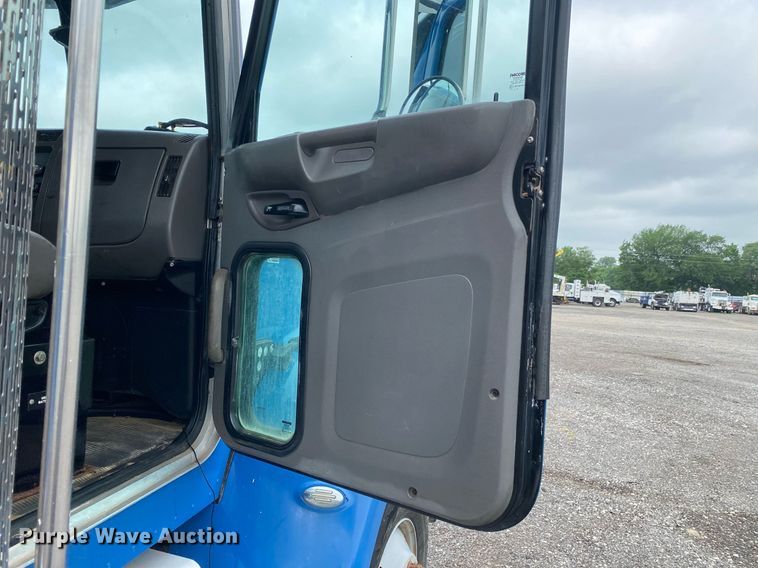 image for item KB9432 2013 Peterbilt PB337  fuel truck