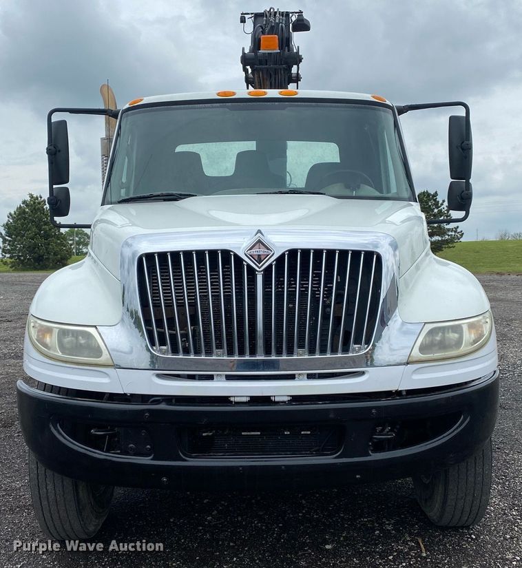 image for item KB9453 2008 International 4400  tire service truck