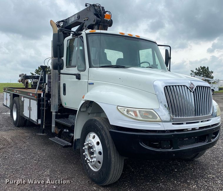 image for item KB9453 2008 International 4400  tire service truck