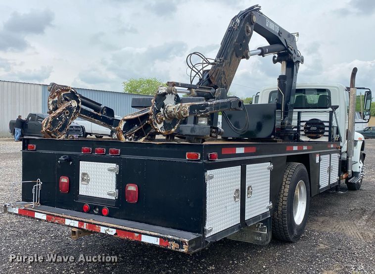 image for item KB9453 2008 International 4400  tire service truck