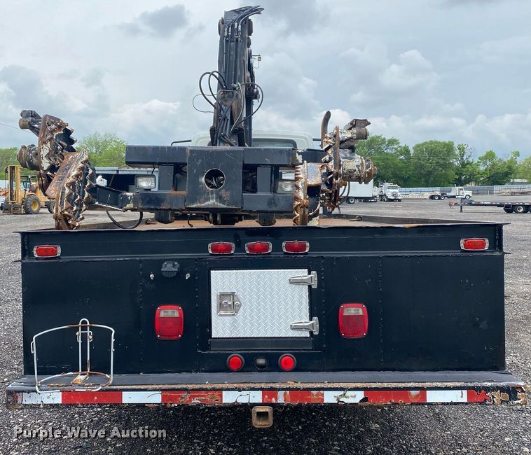 image for item KB9453 2008 International 4400  tire service truck