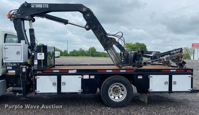 image for item KB9453 2008 International 4400  tire service truck