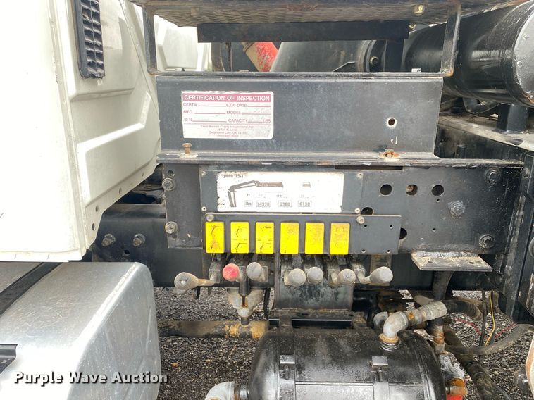 image for item KB9453 2008 International 4400  tire service truck