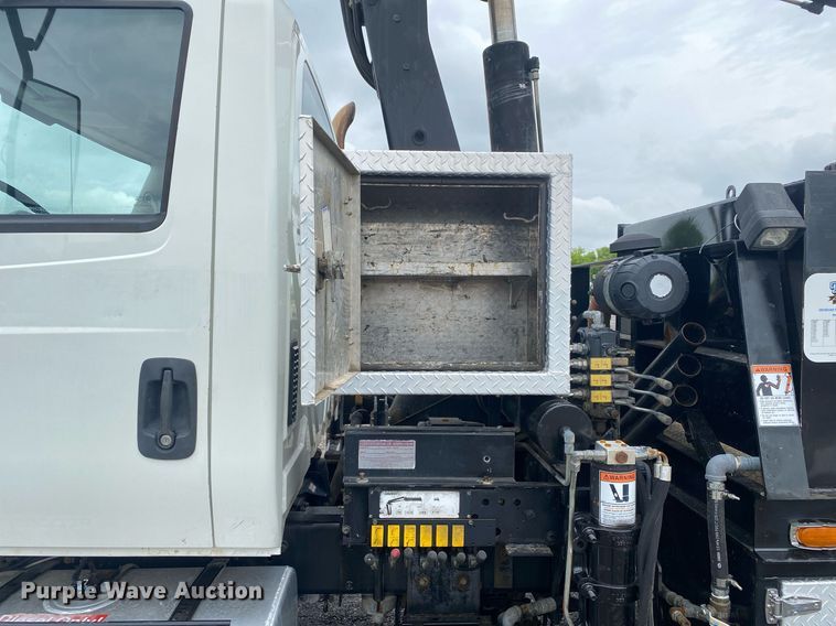 image for item KB9453 2008 International 4400  tire service truck