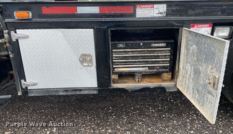 image for item KB9453 2008 International 4400  tire service truck