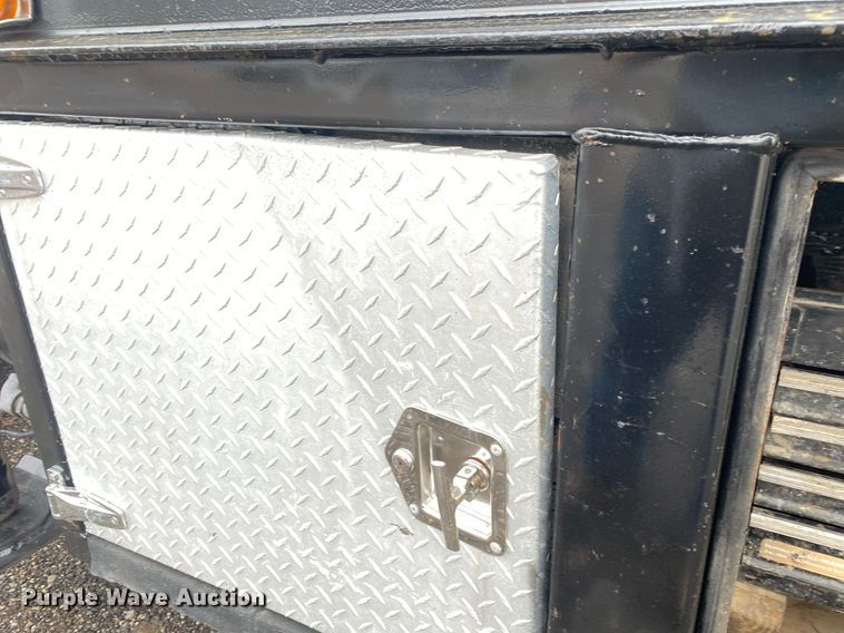 image for item KB9453 2008 International 4400  tire service truck