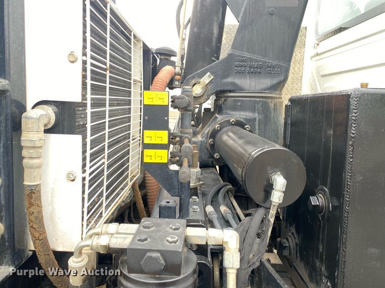 image for item KB9453 2008 International 4400  tire service truck