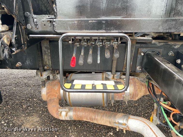 image for item KB9453 2008 International 4400  tire service truck