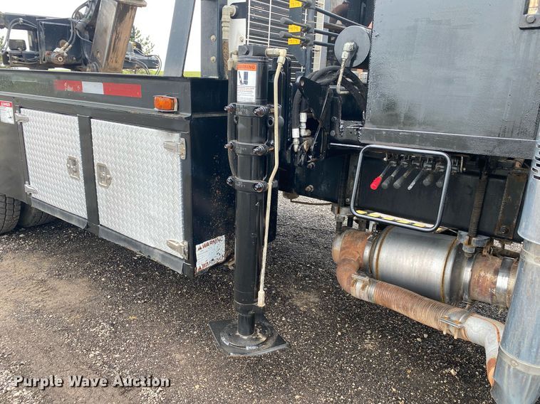 image for item KB9453 2008 International 4400  tire service truck