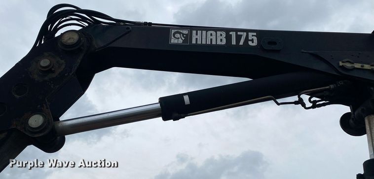 image for item KB9453 2008 International 4400  tire service truck