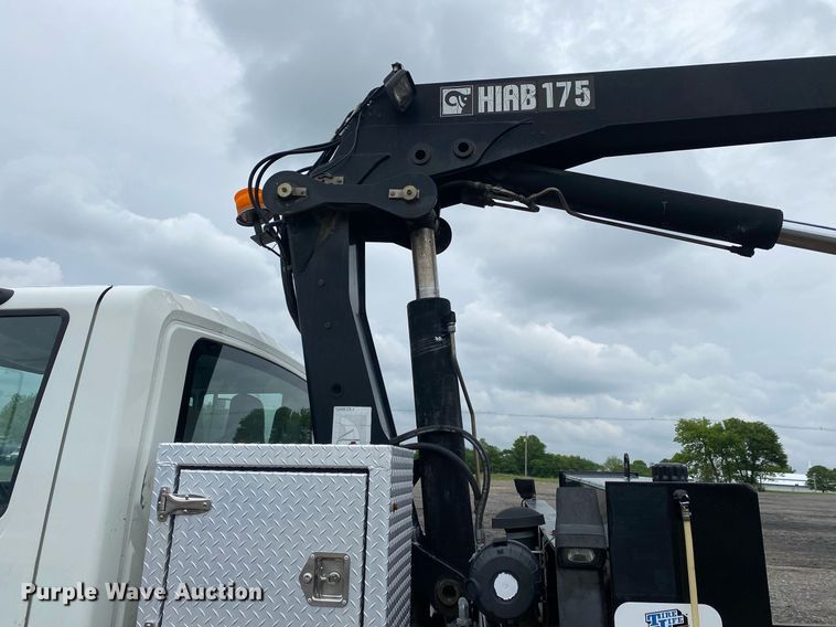 image for item KB9453 2008 International 4400  tire service truck