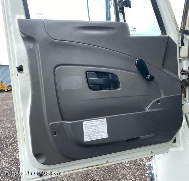 image for item KB9453 2008 International 4400  tire service truck