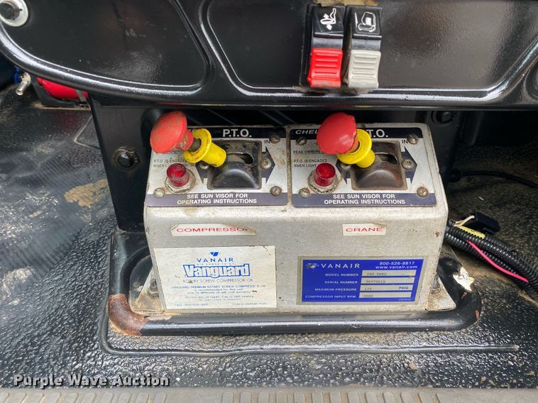 image for item KB9453 2008 International 4400  tire service truck