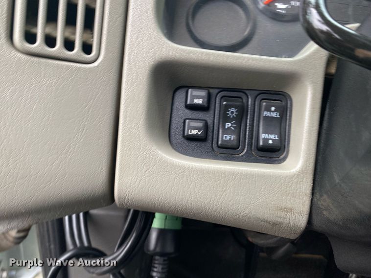 image for item KB9453 2008 International 4400  tire service truck