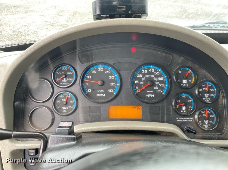 image for item KB9453 2008 International 4400  tire service truck