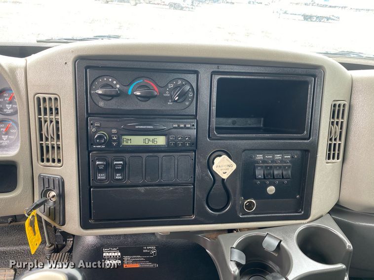 image for item KB9453 2008 International 4400  tire service truck