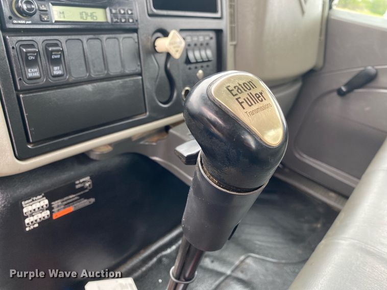 image for item KB9453 2008 International 4400  tire service truck