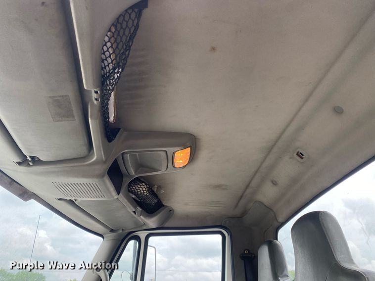 image for item KB9453 2008 International 4400  tire service truck