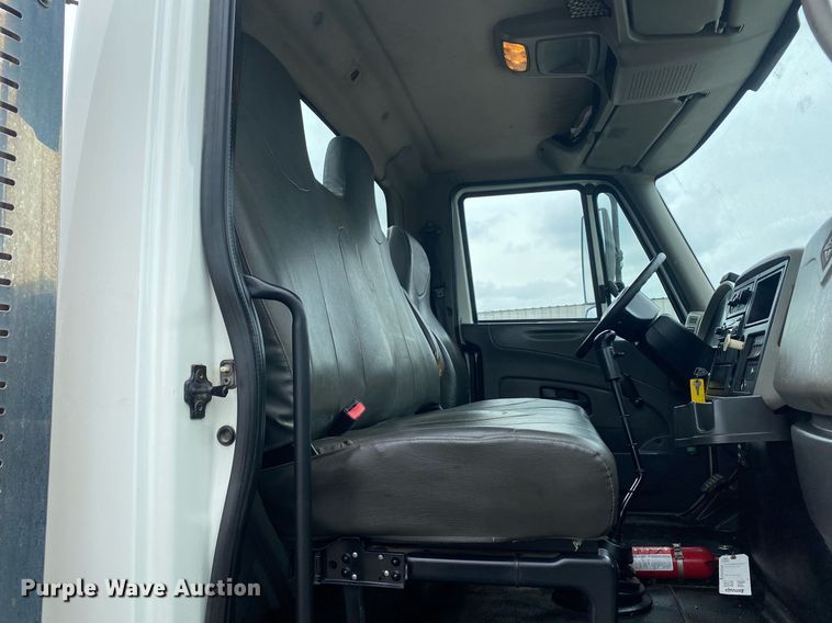 image for item KB9453 2008 International 4400  tire service truck