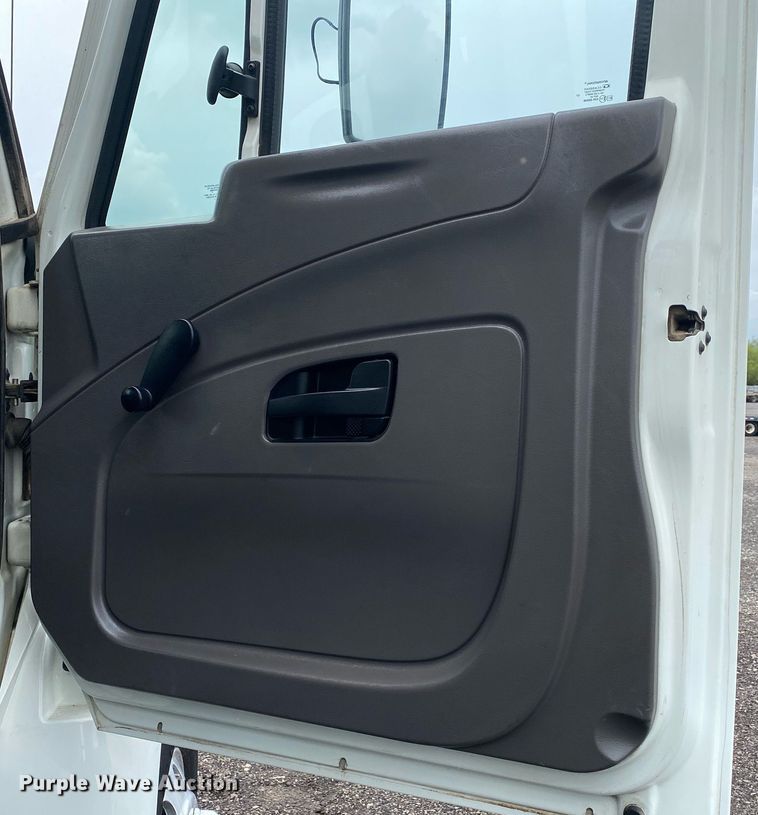 image for item KB9453 2008 International 4400  tire service truck