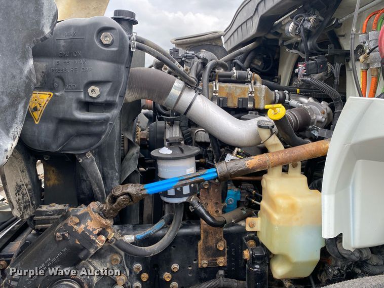 image for item KB9453 2008 International 4400  tire service truck