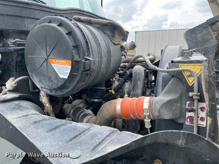 image for item KB9453 2008 International 4400  tire service truck