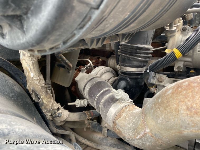 image for item KB9453 2008 International 4400  tire service truck