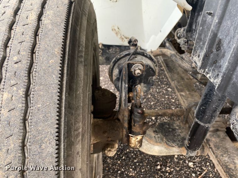 image for item KB9453 2008 International 4400  tire service truck