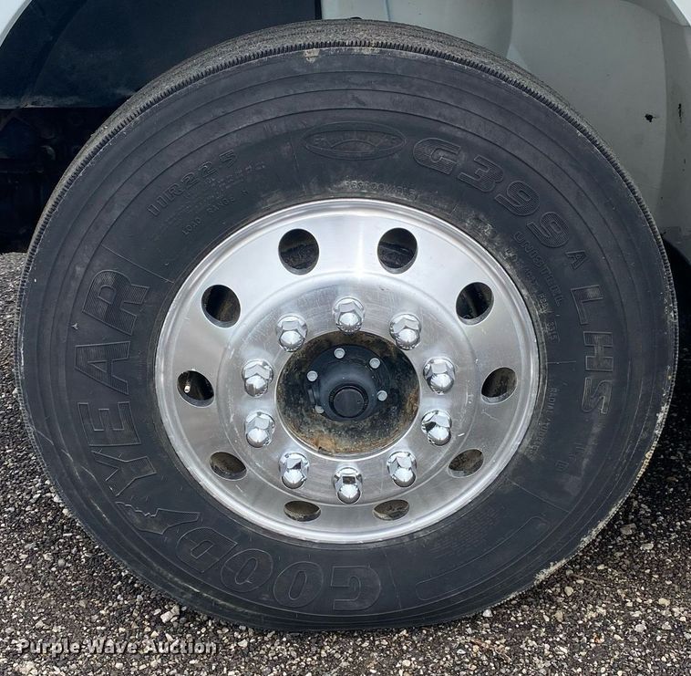 image for item KB9453 2008 International 4400  tire service truck